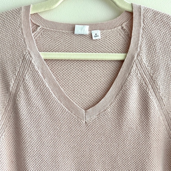 GAP Blush Pink V-Neck Women's Sweater, High-Low Lightweight Knit Sweater, Med - Picture 5 of 16